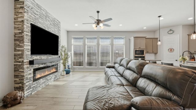 2037 Creekview, Seguin, TX 78155