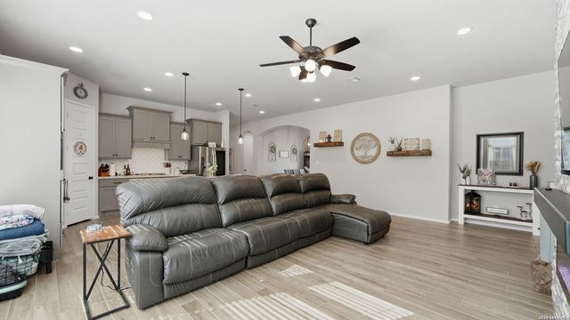 2037 Creekview, Seguin, TX 78155