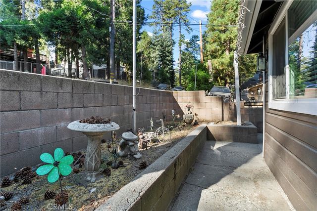 22864 Alder, Crestline, CA 92325