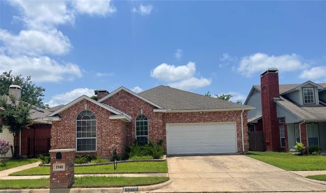 1940 Pine Ridge Drive, Bedford, TX 76021