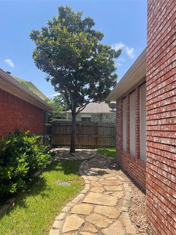1940 Pine Ridge Drive, Bedford, TX 76021