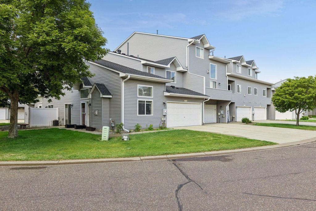 670 Kingfisher Lane G, Woodbury, MN 55125