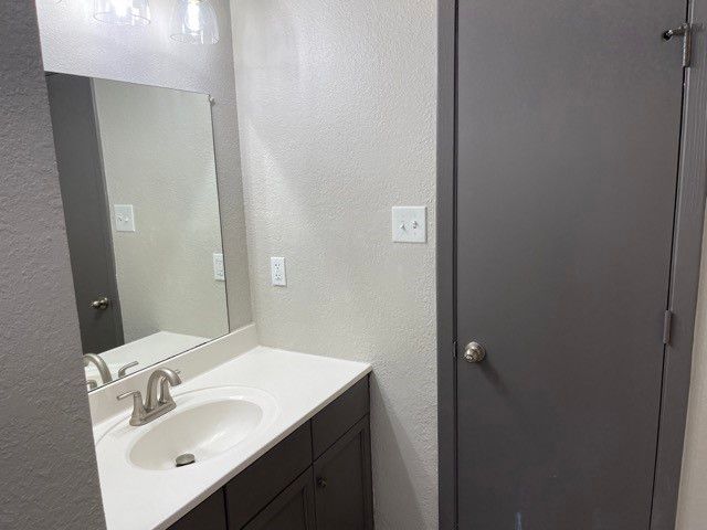 400 Starr Street, Dallas, TX 75203