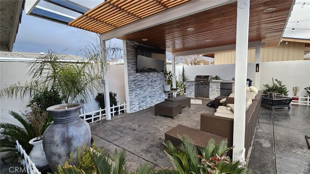 Image 22 of property listing at 1821 E Avenue Q12, Palmdale, CA 93550