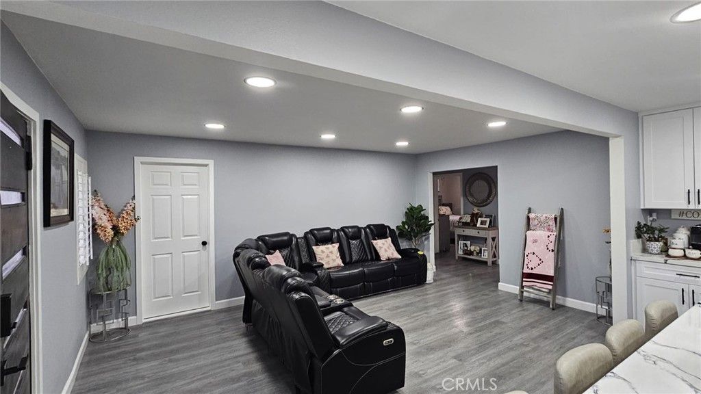 Image 5 of property listing at 1821 E Avenue Q12, Palmdale, CA 93550