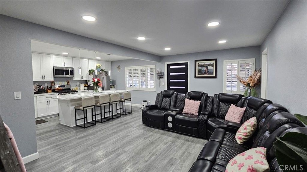 Image 6 of property listing at 1821 E Avenue Q12, Palmdale, CA 93550