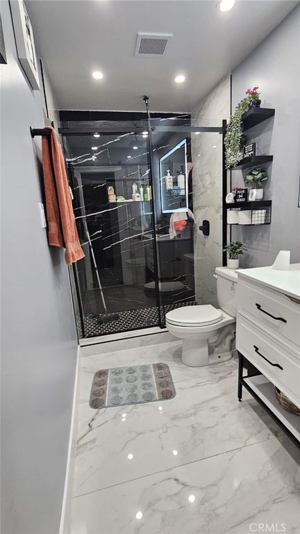 Image 7 of property listing at 1821 E Avenue Q12, Palmdale, CA 93550