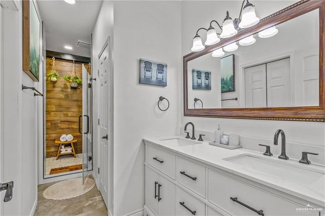 218 Palm Valley W Drive, Harlingen, TX 78552