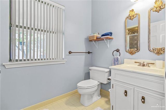 218 Palm Valley W Drive, Harlingen, TX 78552