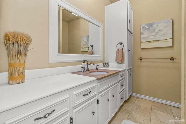 218 Palm Valley W Drive, Harlingen, TX 78552