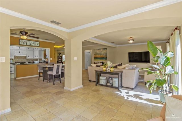 218 Palm Valley W Drive, Harlingen, TX 78552