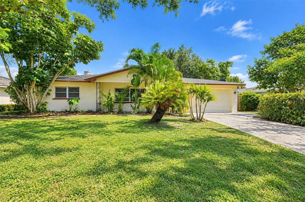 Image 1 of property listing at 109 N MAYWOOD AVENUE, Clearwater, FL 33765