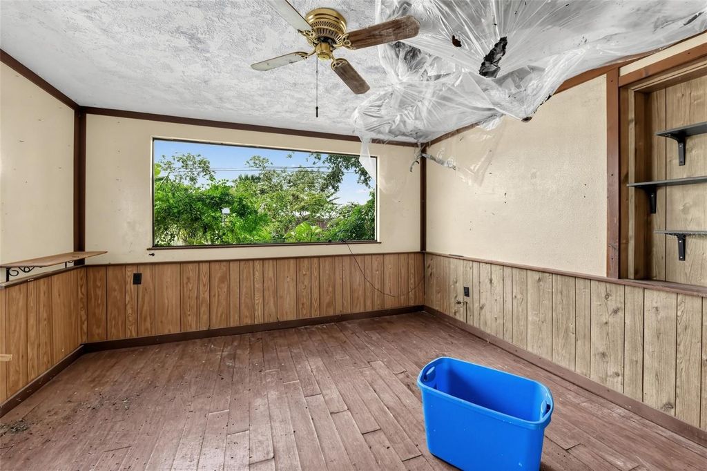 Image 11 of property listing at 109 N MAYWOOD AVENUE, Clearwater, FL 33765