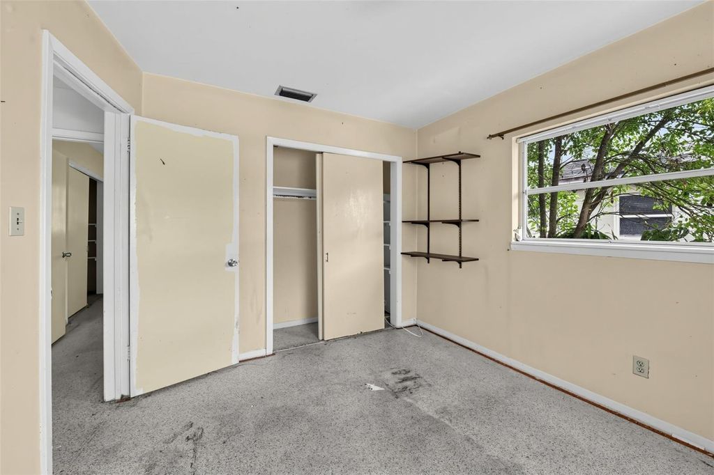 Image 12 of property listing at 109 N MAYWOOD AVENUE, Clearwater, FL 33765