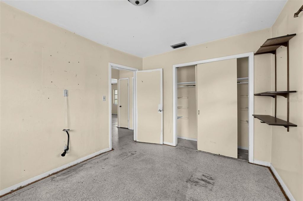 Image 13 of property listing at 109 N MAYWOOD AVENUE, Clearwater, FL 33765
