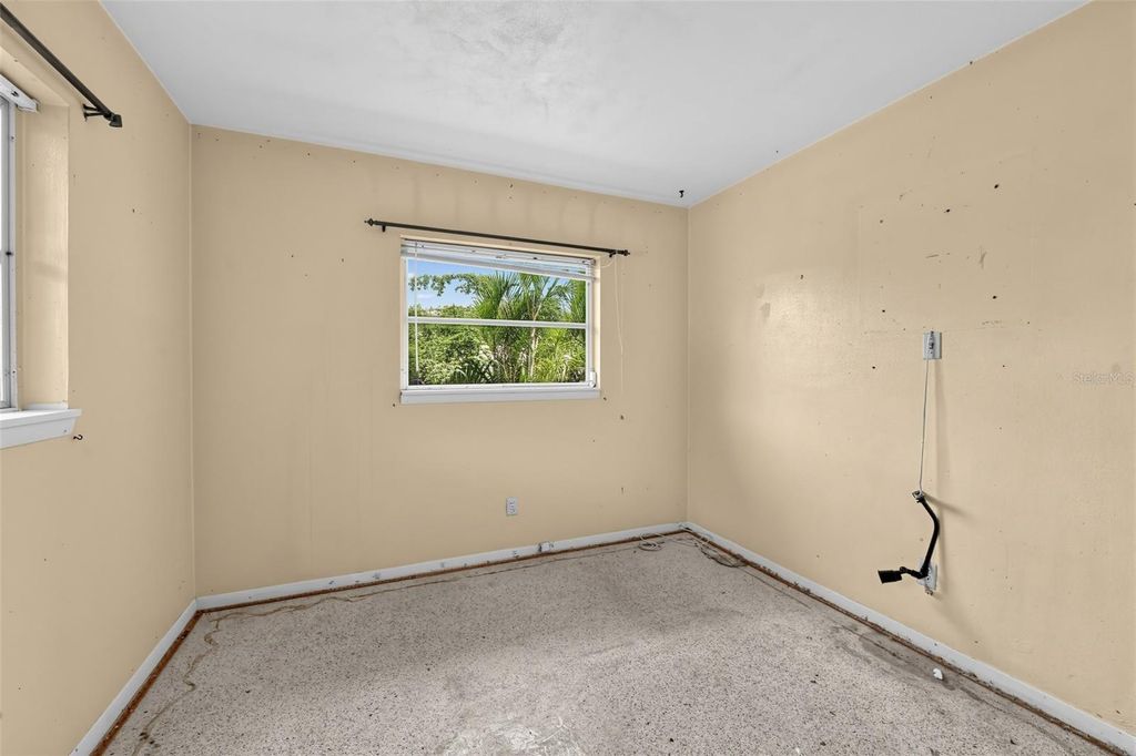 Image 14 of property listing at 109 N MAYWOOD AVENUE, Clearwater, FL 33765