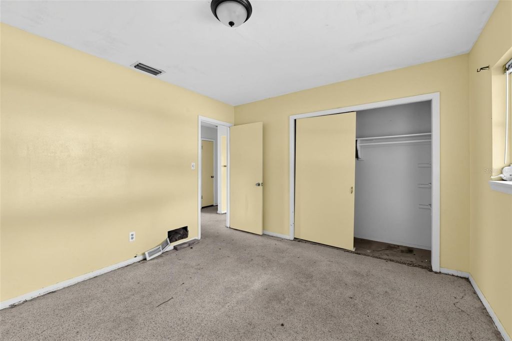 Image 17 of property listing at 109 N MAYWOOD AVENUE, Clearwater, FL 33765