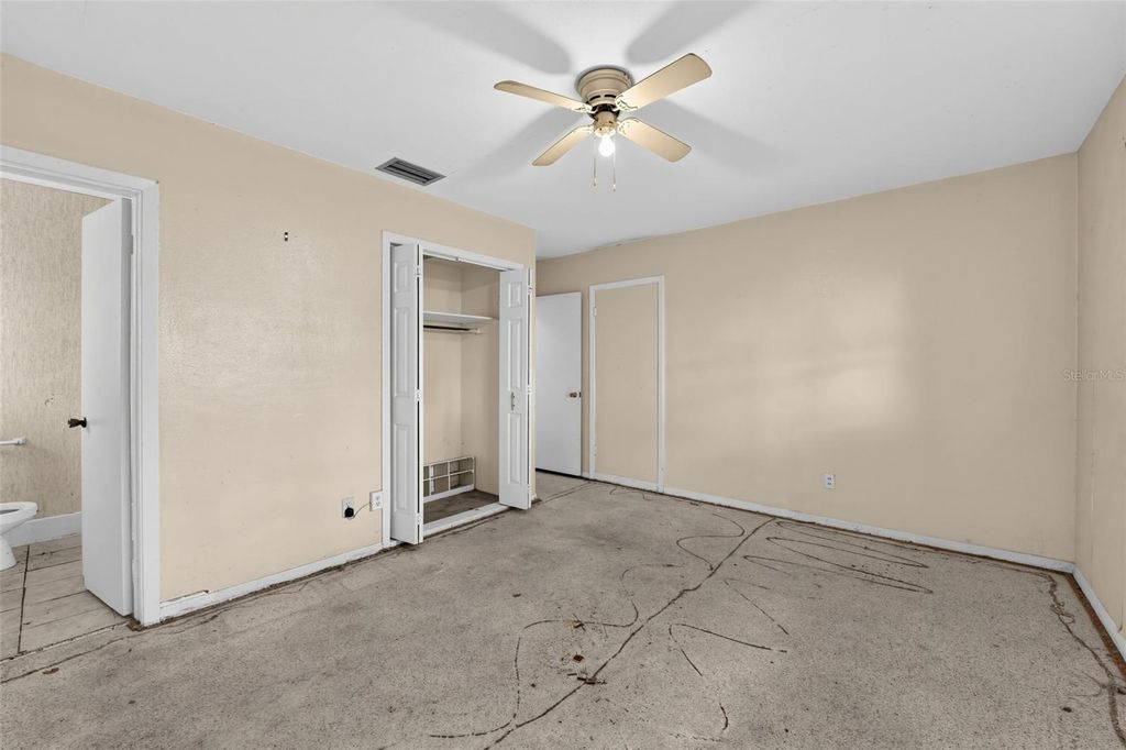 Image 20 of property listing at 109 N MAYWOOD AVENUE, Clearwater, FL 33765