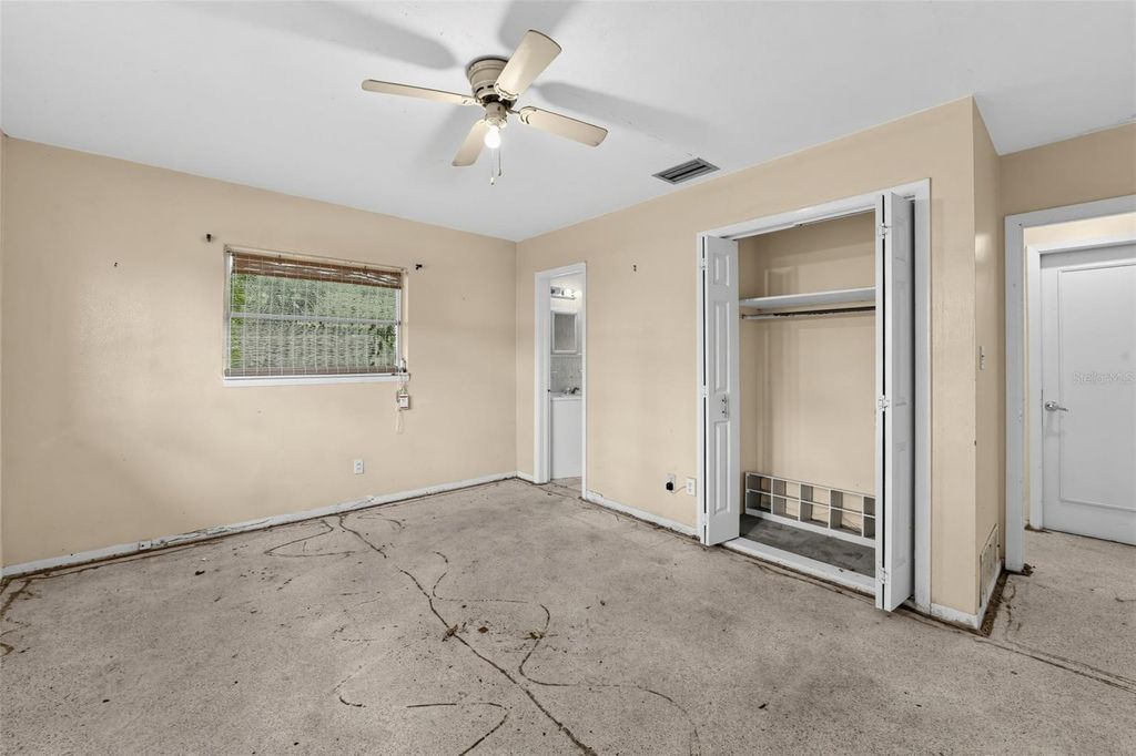 Image 21 of property listing at 109 N MAYWOOD AVENUE, Clearwater, FL 33765