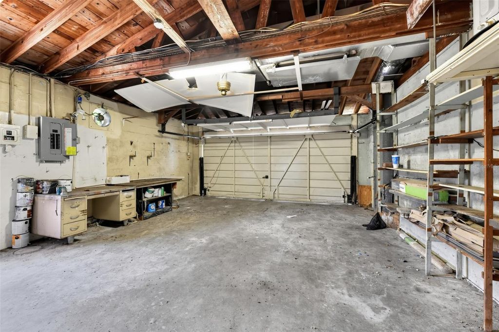 Image 25 of property listing at 109 N MAYWOOD AVENUE, Clearwater, FL 33765