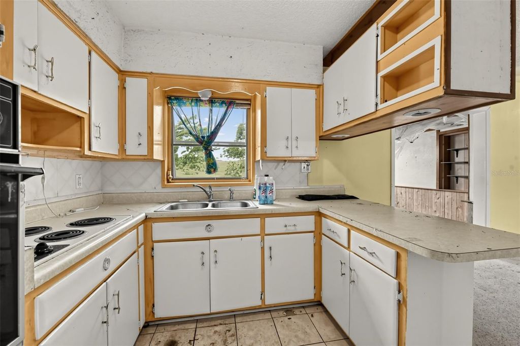 Image 7 of property listing at 109 N MAYWOOD AVENUE, Clearwater, FL 33765