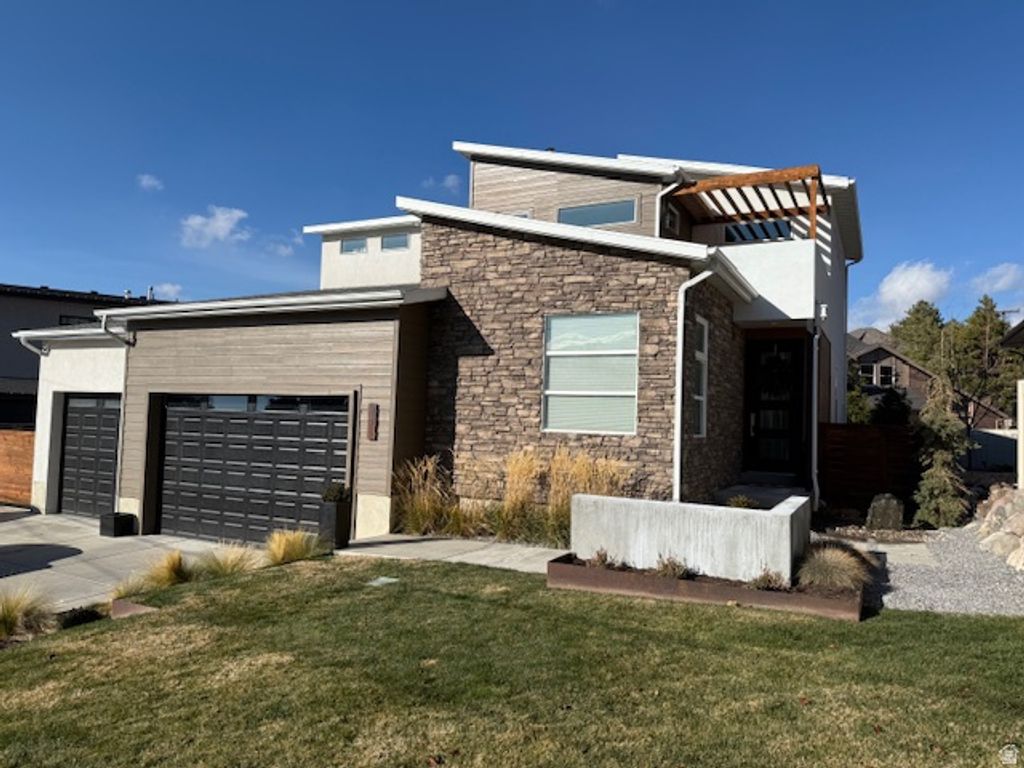 3075 E CREEK RD, Cottonwood Heights, UT 84093