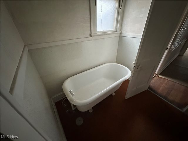 10421 Linnet Avenue, Cleveland, OH 44111