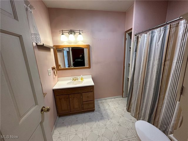 10421 Linnet Avenue, Cleveland, OH 44111