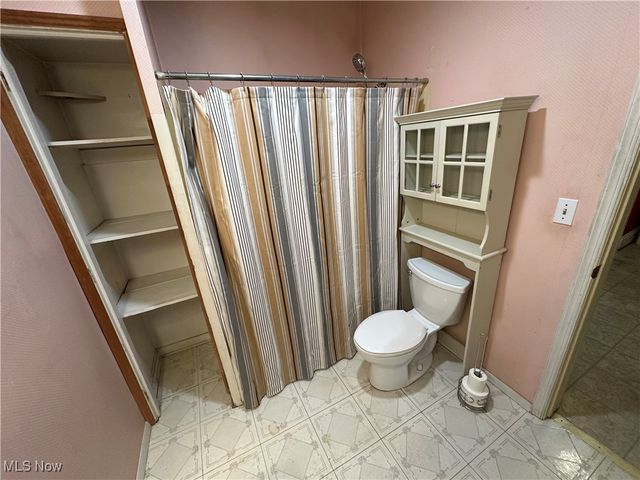 10421 Linnet Avenue, Cleveland, OH 44111