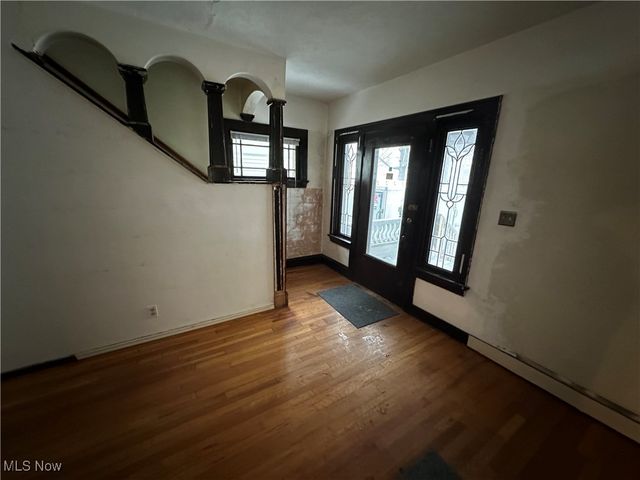 10421 Linnet Avenue, Cleveland, OH 44111