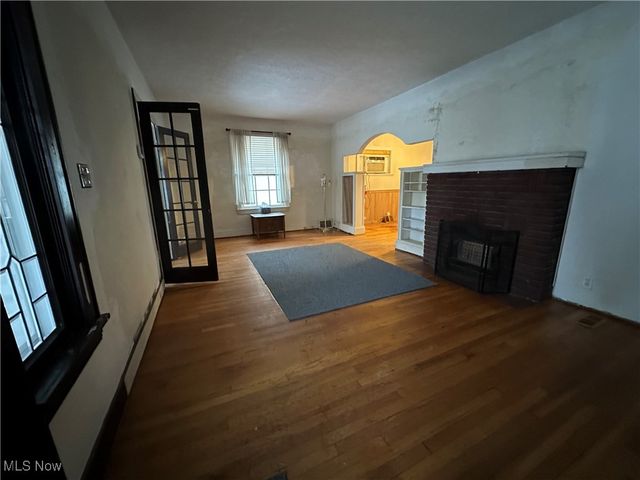 10421 Linnet Avenue, Cleveland, OH 44111