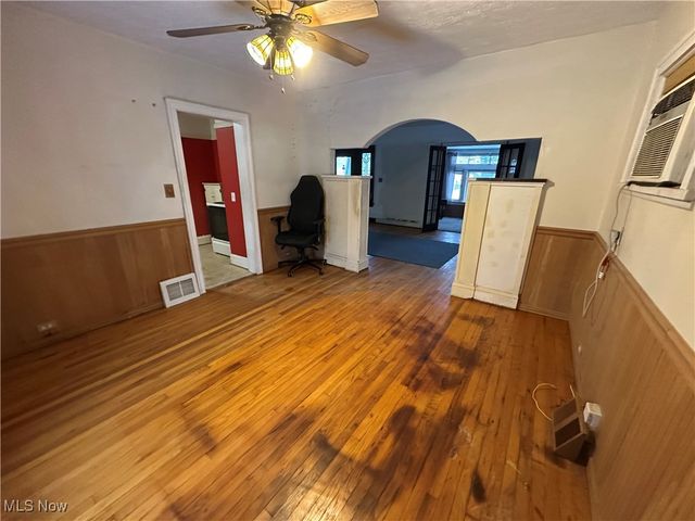 10421 Linnet Avenue, Cleveland, OH 44111