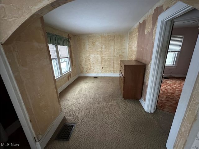 10421 Linnet Avenue, Cleveland, OH 44111