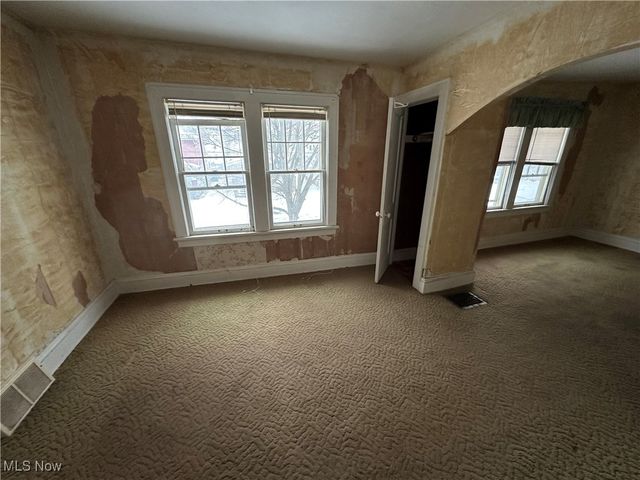 10421 Linnet Avenue, Cleveland, OH 44111