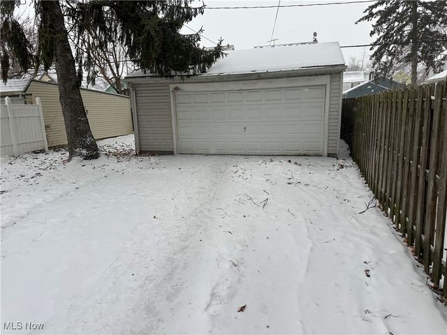 10421 Linnet Avenue, Cleveland, OH 44111