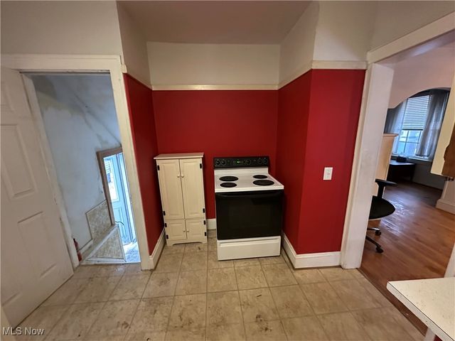 10421 Linnet Avenue, Cleveland, OH 44111