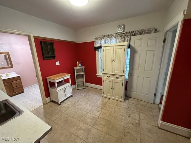 10421 Linnet Avenue, Cleveland, OH 44111