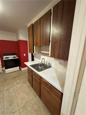 10421 Linnet Avenue, Cleveland, OH 44111