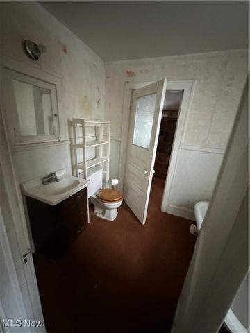 10421 Linnet Avenue, Cleveland, OH 44111