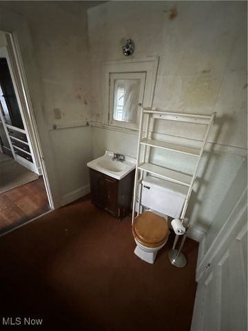 10421 Linnet Avenue, Cleveland, OH 44111