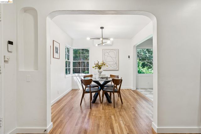 451 Taurus Ave, Oakland, CA 94611
