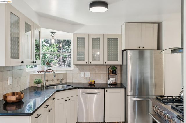 451 Taurus Ave, Oakland, CA 94611