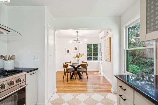 451 Taurus Ave, Oakland, CA 94611