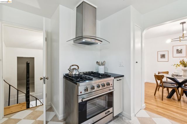 451 Taurus Ave, Oakland, CA 94611