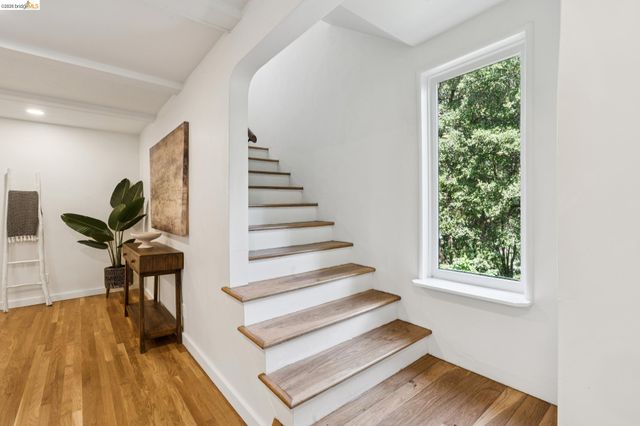 451 Taurus Ave, Oakland, CA 94611