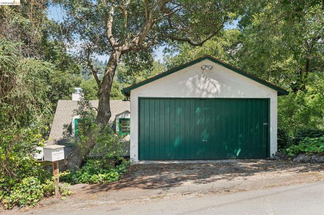 451 Taurus Ave, Oakland, CA 94611