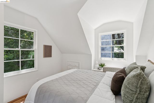 451 Taurus Ave, Oakland, CA 94611