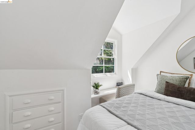 451 Taurus Ave, Oakland, CA 94611