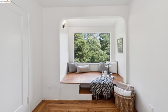 451 Taurus Ave, Oakland, CA 94611