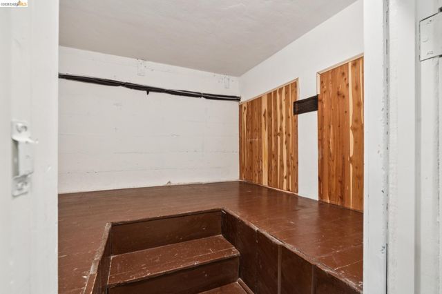 451 Taurus Ave, Oakland, CA 94611